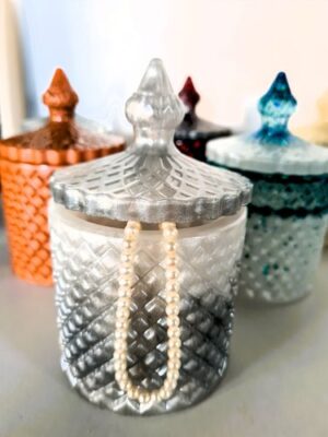 Schmuckdose in silber-weiß