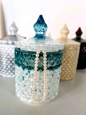 Schmuckdose in weiß mit türkis